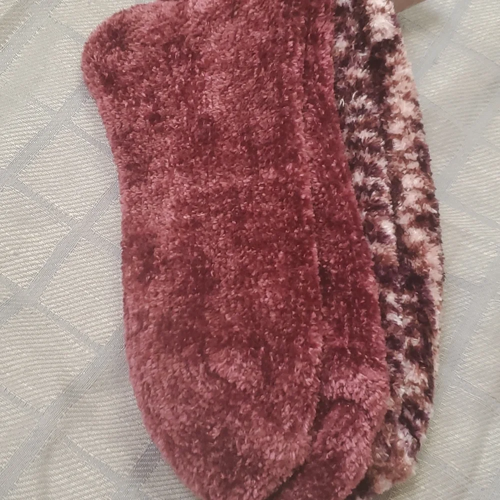 Aromasoles Rose &Shea Infused Velvet Socks - Picture 6 of 7